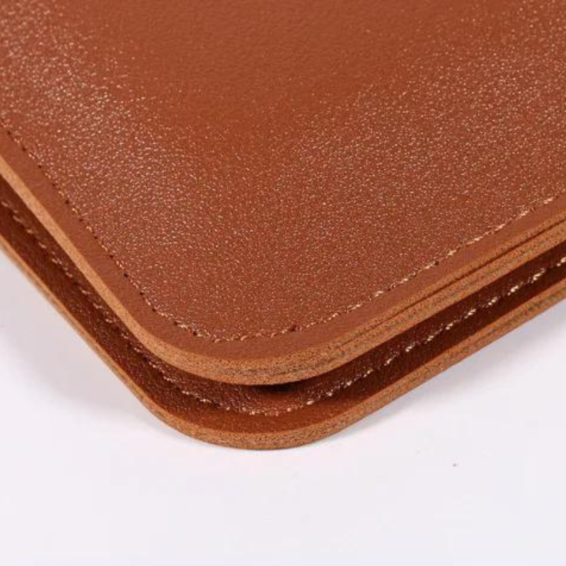 Pochette porte téléphone avec bandoulière et rabat élégant