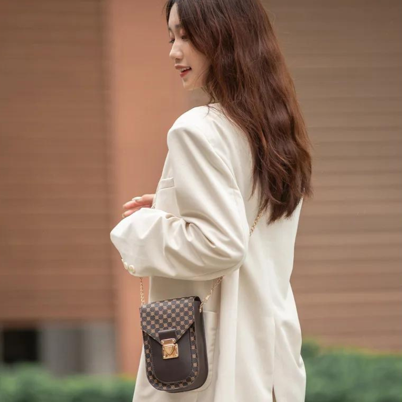 Pochette téléphone avec chaine